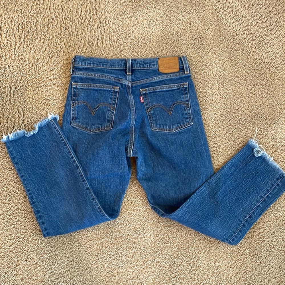 Levi’s wedgie straight size 28
